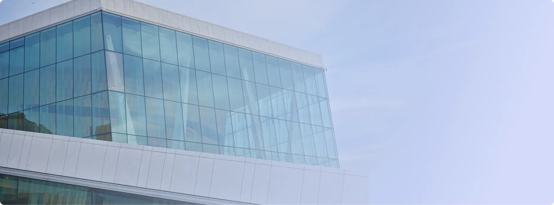 سقف و نمای شیشه‌ای مدرن