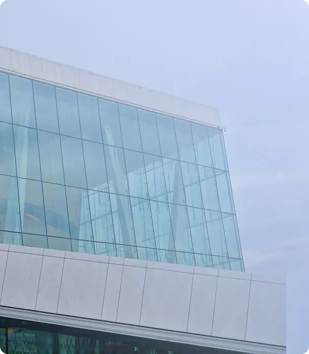 سقف و نمای شیشه‌ای مدرن