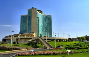 شیشه سکوریت تبریز؛ امنیت، کیفیت و قیمت رقابتی برای پروژه‌ها