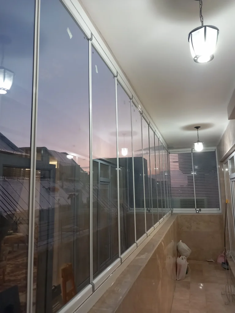 folding-glass-balcony-tabriz7